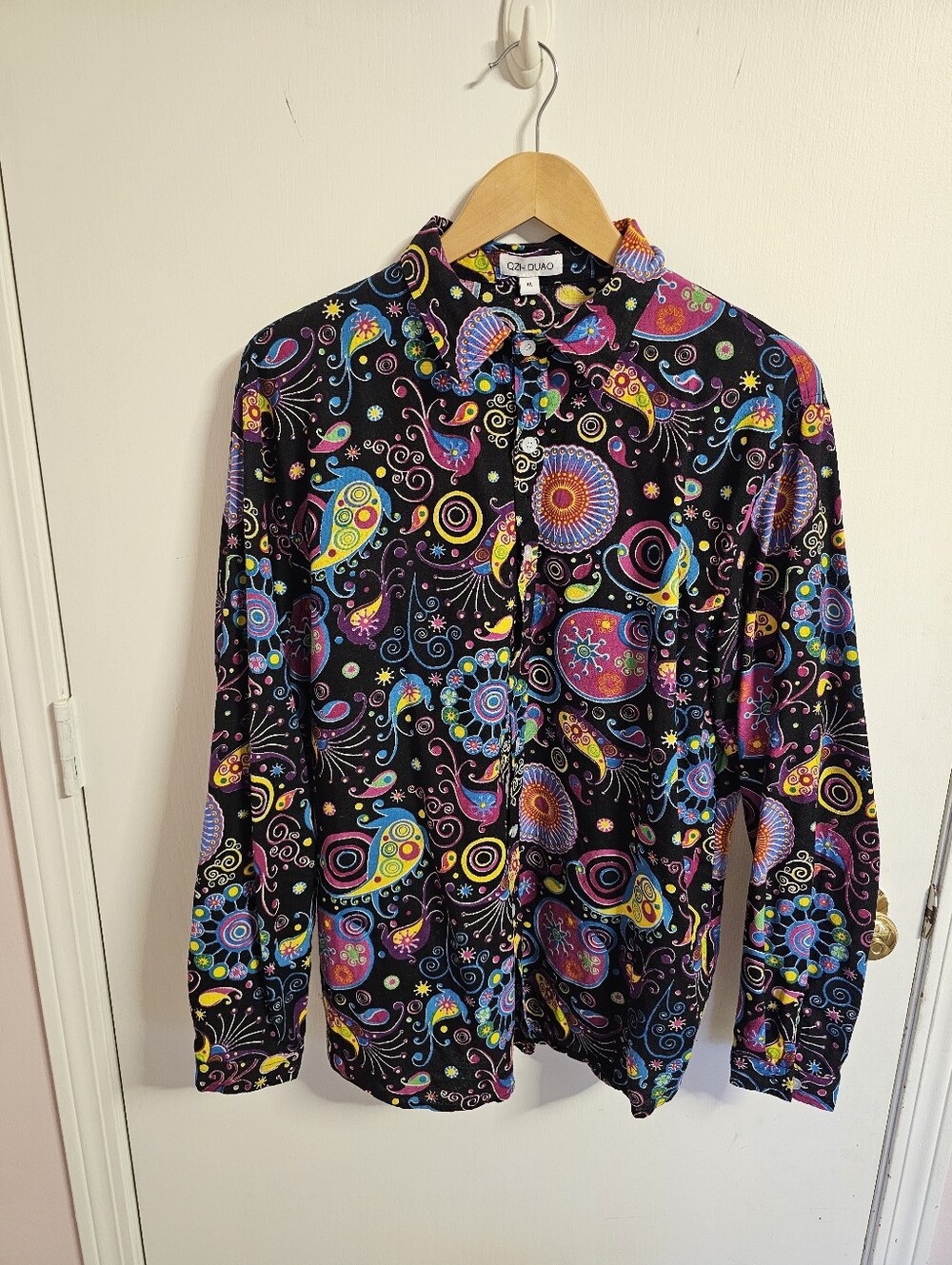 Vibrant Paisley Print Men's Button-Up Shirt - Black Multi